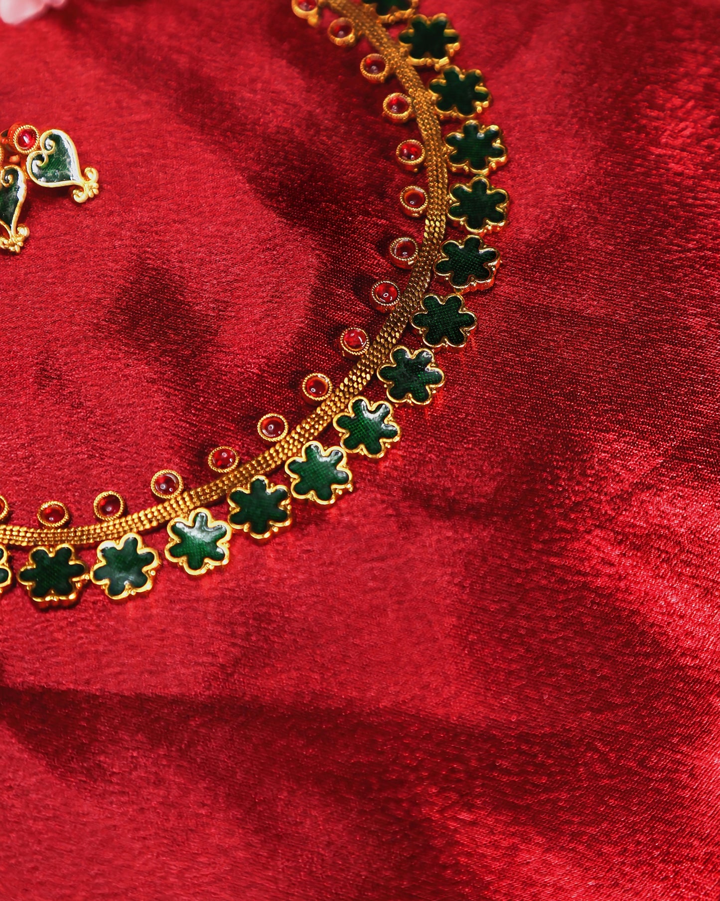 Star Flower Green Necklace with Studs | NK29 | Tangamala